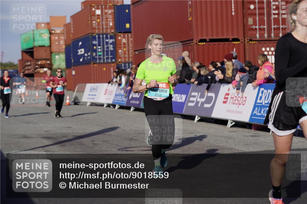 03.10.2025 - Köhlbrandbrückenlauf Michael Burmester http://msf.ph/oto/9018559 03.10.2025 10:18:23 Ziel 1485, 1719, 1778, 1920, 1932, 2413, 2502, 2800, 3176, 3178, 3833 meine-sportfotos.de