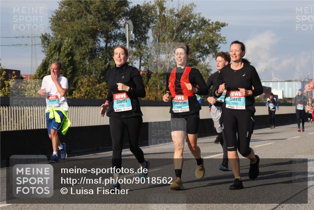 03.10.2025 - Köhlbrandbrückenlauf Luisa Fischer http://msf.ph/oto/9018562 03.10.2025 11:07:27 Position 3 2417, 1732, 1440, 1895 meine-sportfotos.de