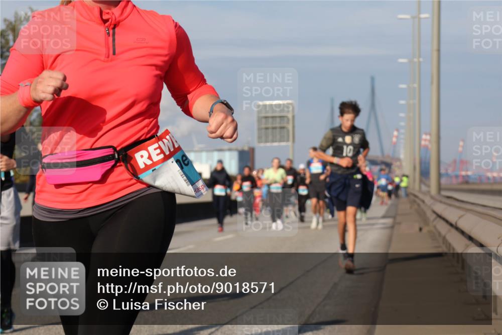 03.10.2025 - Köhlbrandbrückenlauf Luisa Fischer http://msf.ph/oto/9018571 03.10.2025 11:07:29 Position 3 10 meine-sportfotos.de