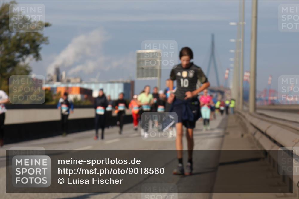 03.10.2025 - Köhlbrandbrückenlauf Luisa Fischer http://msf.ph/oto/9018580 03.10.2025 11:07:30 Position 3 10 meine-sportfotos.de