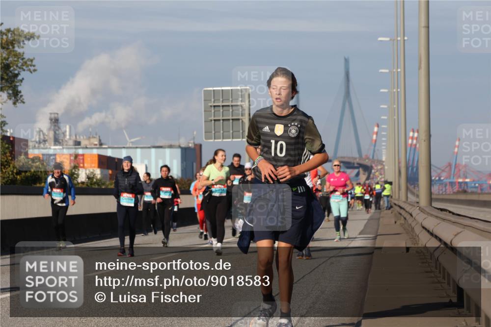 03.10.2025 - Köhlbrandbrückenlauf Luisa Fischer http://msf.ph/oto/9018583 03.10.2025 11:07:31 Position 3 10 meine-sportfotos.de