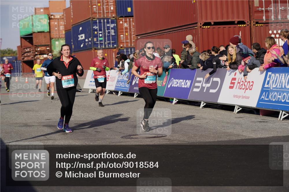 03.10.2025 - Köhlbrandbrückenlauf Michael Burmester http://msf.ph/oto/9018584 03.10.2025 10:18:26 Ziel 1485, 1778, 1920, 1932, 2502, 2800, 3180, 3833 meine-sportfotos.de