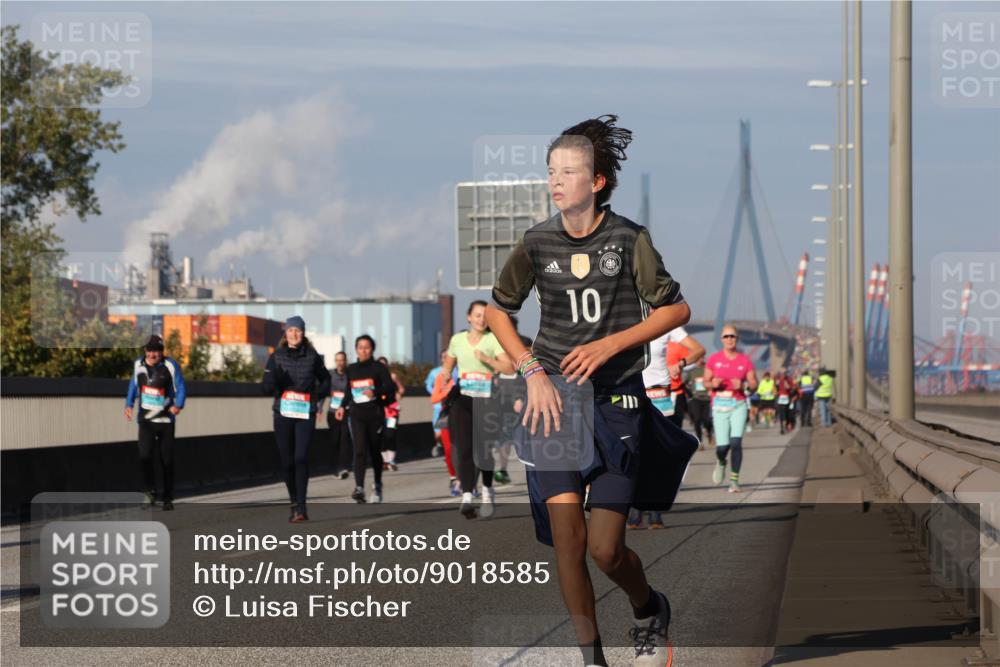03.10.2025 - Köhlbrandbrückenlauf Luisa Fischer http://msf.ph/oto/9018585 03.10.2025 11:07:31 Position 3 10 meine-sportfotos.de