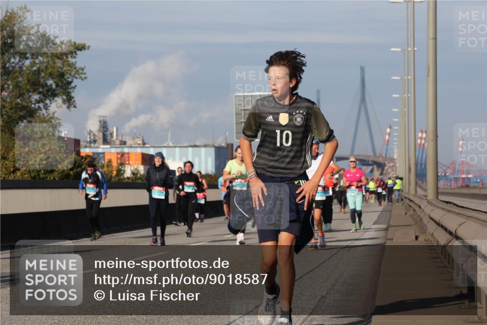 03.10.2025 - Köhlbrandbrückenlauf Luisa Fischer http://msf.ph/oto/9018587 03.10.2025 11:07:31 Position 3 10 meine-sportfotos.de