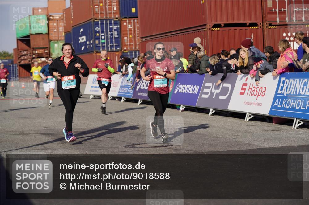 03.10.2025 - Köhlbrandbrückenlauf Michael Burmester http://msf.ph/oto/9018588 03.10.2025 10:18:26 Ziel 1485, 1778, 1920, 1932, 2502, 2800, 3180, 3833 meine-sportfotos.de