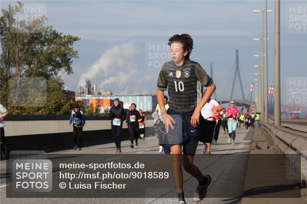 03.10.2025 - Köhlbrandbrückenlauf Luisa Fischer http://msf.ph/oto/9018589 03.10.2025 11:07:32 Position 3 10 meine-sportfotos.de