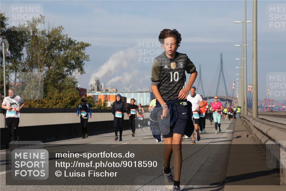 03.10.2025 - Köhlbrandbrückenlauf Luisa Fischer http://msf.ph/oto/9018590 03.10.2025 11:07:32 Position 3 10 meine-sportfotos.de