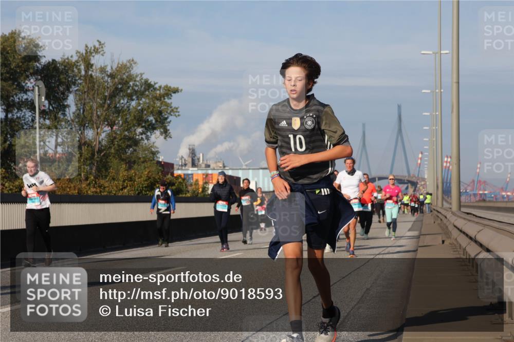 03.10.2025 - Köhlbrandbrückenlauf Luisa Fischer http://msf.ph/oto/9018593 03.10.2025 11:07:32 Position 3 10 meine-sportfotos.de