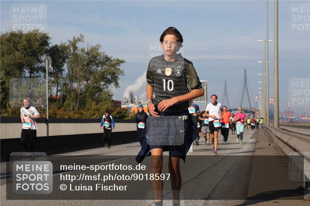 03.10.2025 - Köhlbrandbrückenlauf Luisa Fischer http://msf.ph/oto/9018597 03.10.2025 11:07:33 Position 3 10 meine-sportfotos.de