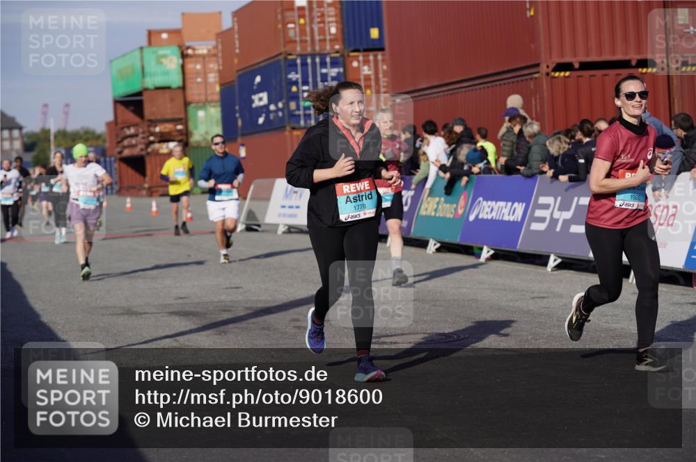 03.10.2025 - Köhlbrandbrückenlauf Michael Burmester http://msf.ph/oto/9018600 03.10.2025 10:18:27 Ziel 1778, 1920, 1932, 2502, 2800, 3180, 3833 meine-sportfotos.de