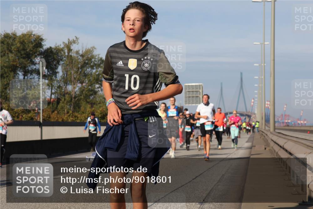 03.10.2025 - Köhlbrandbrückenlauf Luisa Fischer http://msf.ph/oto/9018601 03.10.2025 11:07:34 Position 3 10 meine-sportfotos.de