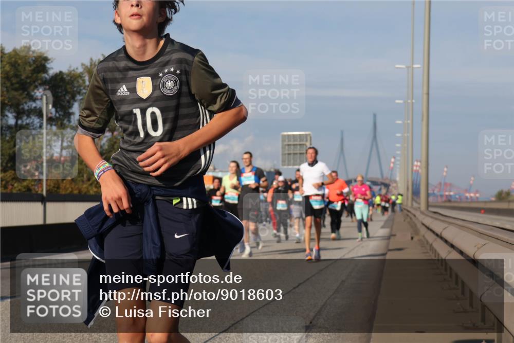 03.10.2025 - Köhlbrandbrückenlauf Luisa Fischer http://msf.ph/oto/9018603 03.10.2025 11:07:34 Position 3 10 meine-sportfotos.de