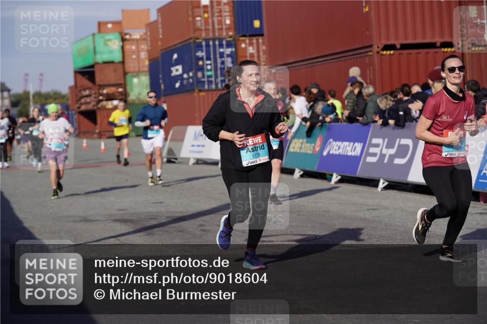 03.10.2025 - Köhlbrandbrückenlauf Michael Burmester http://msf.ph/oto/9018604 03.10.2025 10:18:28 Ziel 1614, 1619, 1778, 1920, 1932, 2502, 2800, 3180, 3833 meine-sportfotos.de