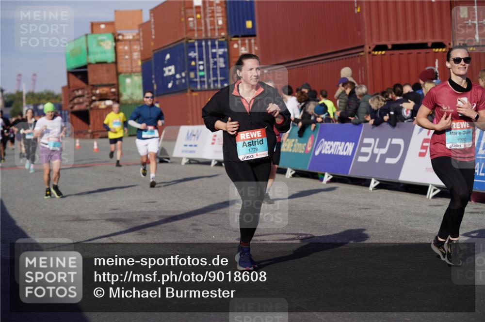 03.10.2025 - Köhlbrandbrückenlauf Michael Burmester http://msf.ph/oto/9018608 03.10.2025 10:18:28 Ziel 1614, 1619, 1778, 1920, 1932, 2502, 2800, 3180, 3833 meine-sportfotos.de