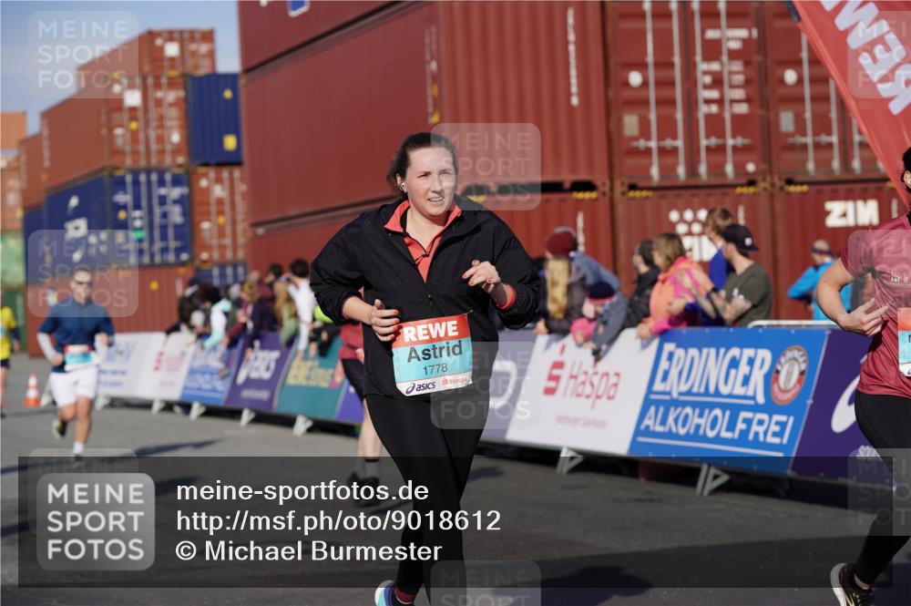 03.10.2025 - Köhlbrandbrückenlauf Michael Burmester http://msf.ph/oto/9018612 03.10.2025 10:18:28 Ziel 1614, 1619, 1778, 1920, 1932, 2502, 2800, 3180, 3833 meine-sportfotos.de