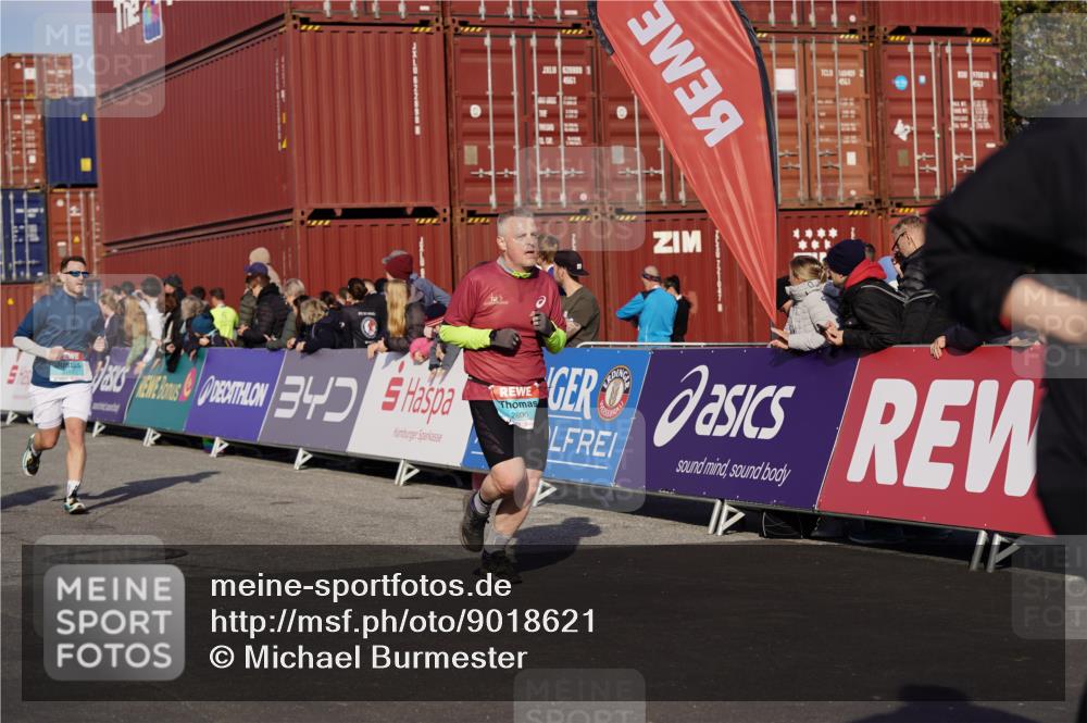 03.10.2025 - Köhlbrandbrückenlauf Michael Burmester http://msf.ph/oto/9018621 03.10.2025 10:18:30 Ziel 1614, 1619, 1778, 1920, 2800, 3180, 3595, 3698, 3833 meine-sportfotos.de