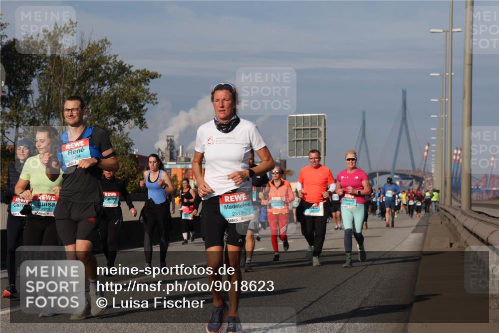 03.10.2025 - Köhlbrandbrückenlauf Luisa Fischer http://msf.ph/oto/9018623 03.10.2025 11:07:37 Position 3 2374, 311, 2373, 2319 meine-sportfotos.de