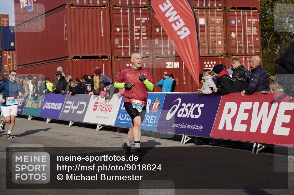 03.10.2025 - Köhlbrandbrückenlauf Michael Burmester http://msf.ph/oto/9018624 03.10.2025 10:18:30 Ziel 1614, 1619, 1778, 1920, 2800, 3180, 3595, 3698, 3833 meine-sportfotos.de