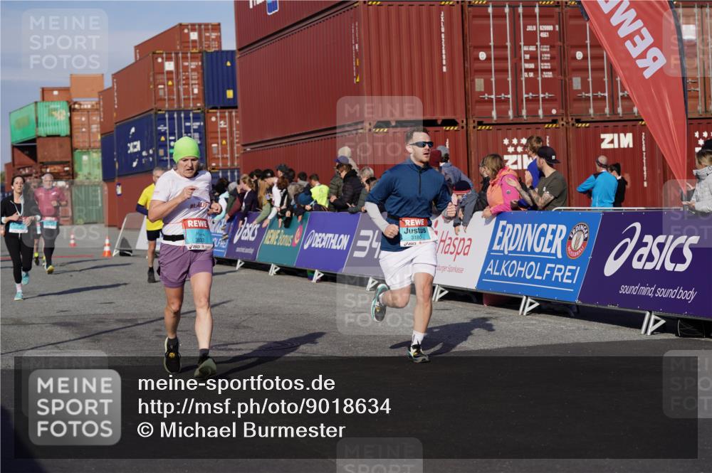 03.10.2025 - Köhlbrandbrückenlauf Michael Burmester http://msf.ph/oto/9018634 03.10.2025 10:18:31 Ziel 1614, 1619, 1778, 1920, 2168, 2800, 3180, 3419, 3595, 3698, 3833 meine-sportfotos.de