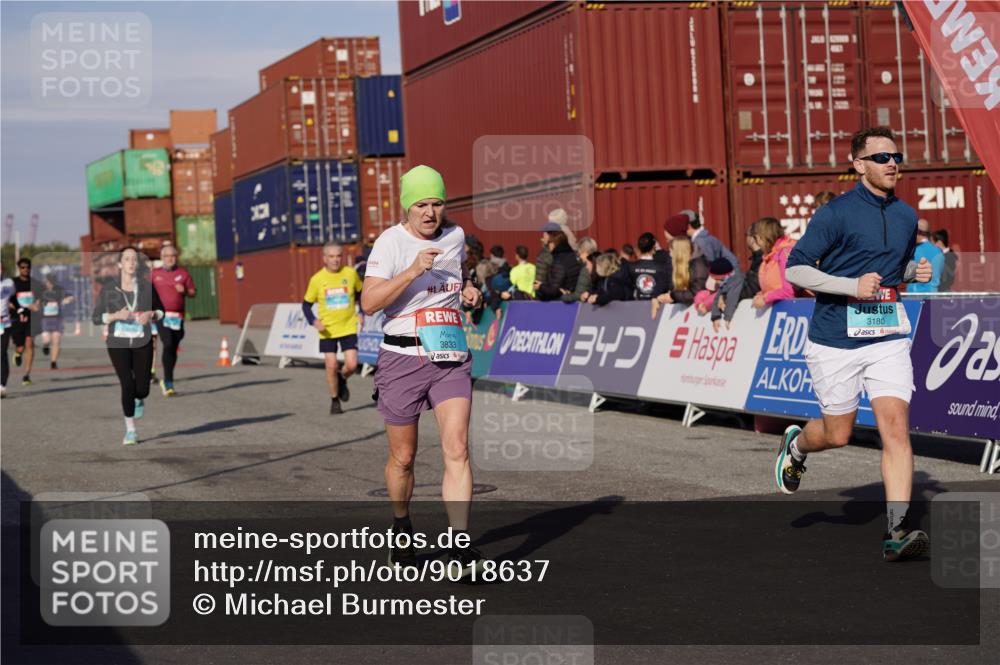 03.10.2025 - Köhlbrandbrückenlauf Michael Burmester http://msf.ph/oto/9018637 03.10.2025 10:18:32 Ziel 1614, 1619, 1778, 1920, 2168, 2800, 3180, 3419, 3595, 3698, 3833 meine-sportfotos.de