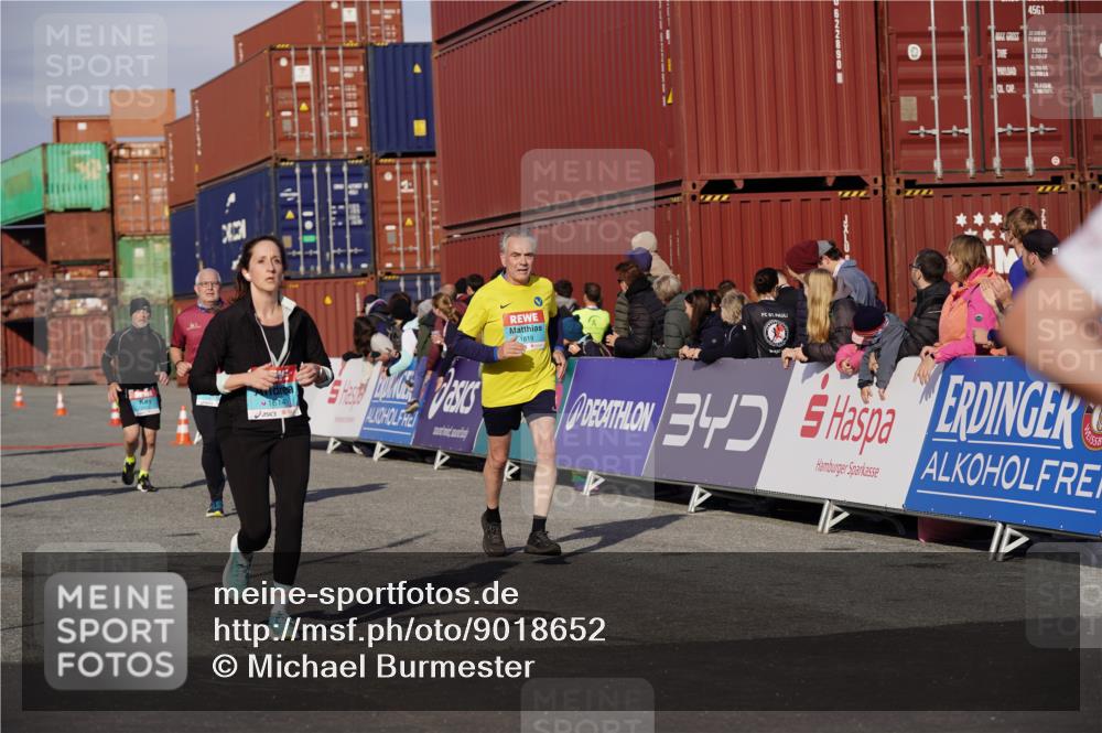 03.10.2025 - Köhlbrandbrückenlauf Michael Burmester http://msf.ph/oto/9018652 03.10.2025 10:18:33 Ziel 1614, 1619, 2168, 2785, 2800, 3180, 3419, 3595, 3698, 3833 meine-sportfotos.de