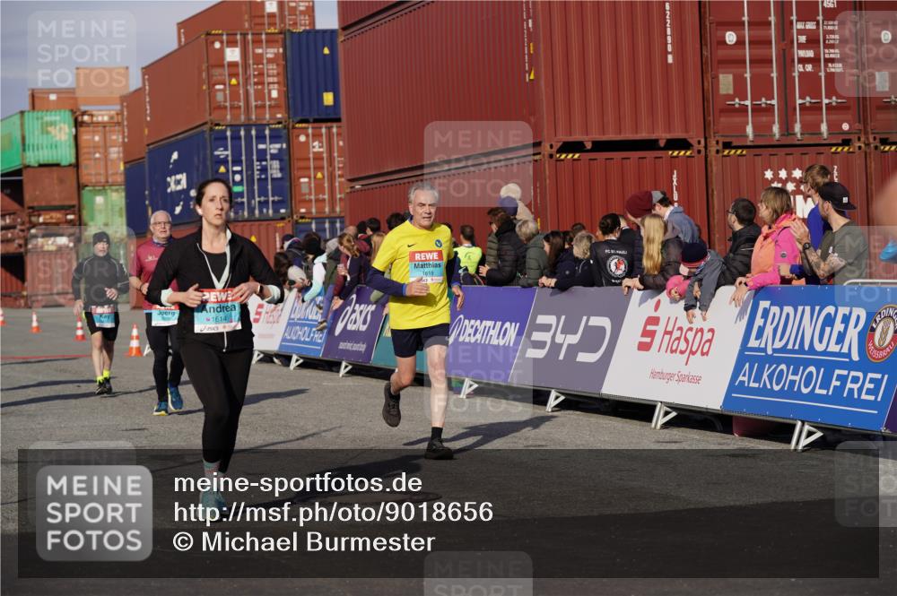03.10.2025 - Köhlbrandbrückenlauf Michael Burmester http://msf.ph/oto/9018656 03.10.2025 10:18:33 Ziel 1614, 1619, 2168, 2785, 2800, 3180, 3419, 3595, 3698, 3833 meine-sportfotos.de