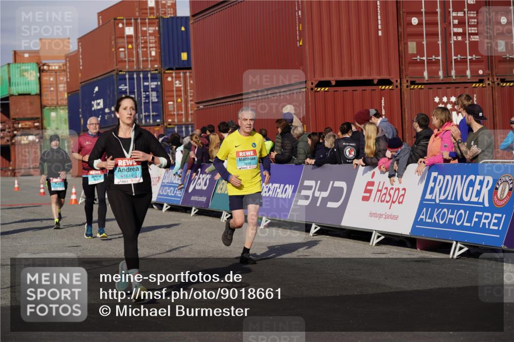 03.10.2025 - Köhlbrandbrückenlauf Michael Burmester http://msf.ph/oto/9018661 03.10.2025 10:18:34 Ziel 1614, 1619, 2168, 2785, 2800, 3180, 3419, 3595, 3698, 3833 meine-sportfotos.de