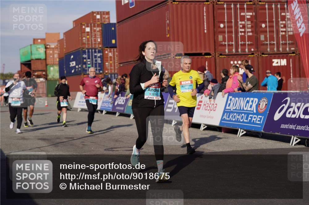 03.10.2025 - Köhlbrandbrückenlauf Michael Burmester http://msf.ph/oto/9018675 03.10.2025 10:18:35 Ziel 1614, 1619, 2168, 2785, 2800, 3180, 3419, 3595, 3698, 3833 meine-sportfotos.de