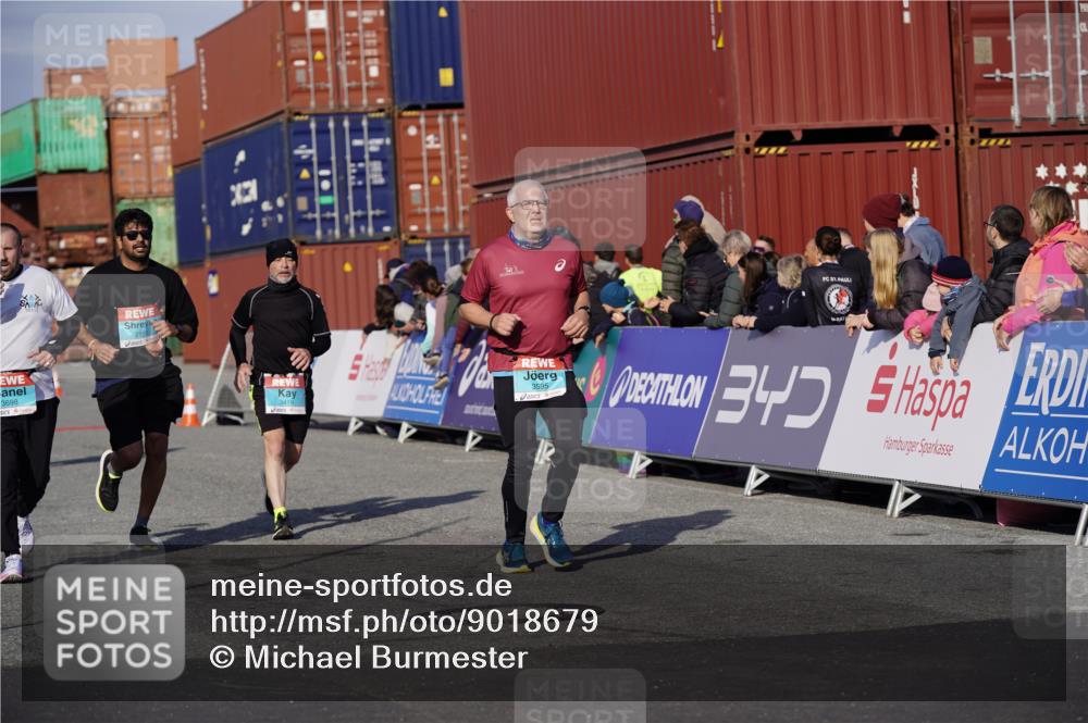 03.10.2025 - Köhlbrandbrückenlauf Michael Burmester http://msf.ph/oto/9018679 03.10.2025 10:18:36 Ziel 1614, 1619, 2168, 2785, 3180, 3419, 3541, 3595, 3698 meine-sportfotos.de
