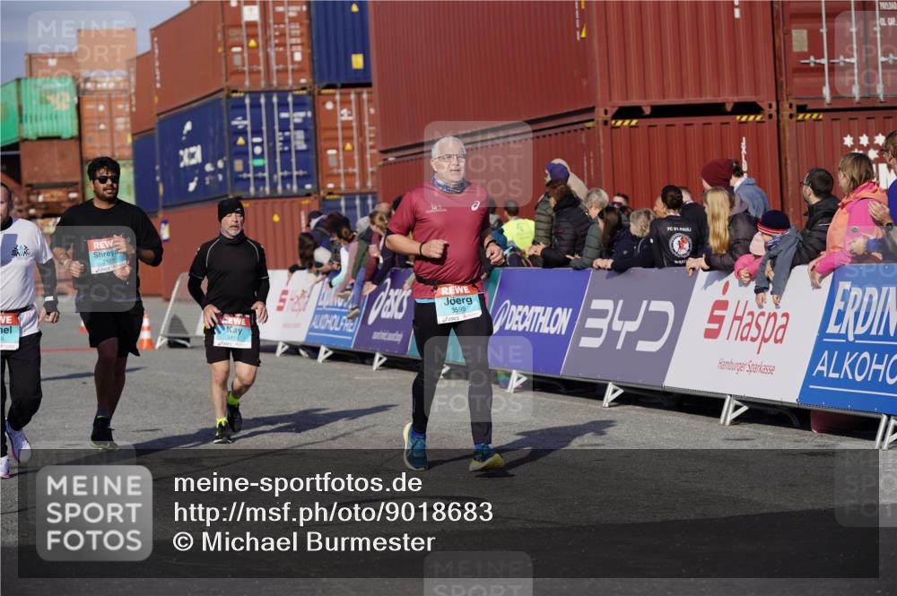 03.10.2025 - Köhlbrandbrückenlauf Michael Burmester http://msf.ph/oto/9018683 03.10.2025 10:18:36 Ziel 1614, 1619, 2168, 2785, 3180, 3419, 3541, 3595, 3698 meine-sportfotos.de