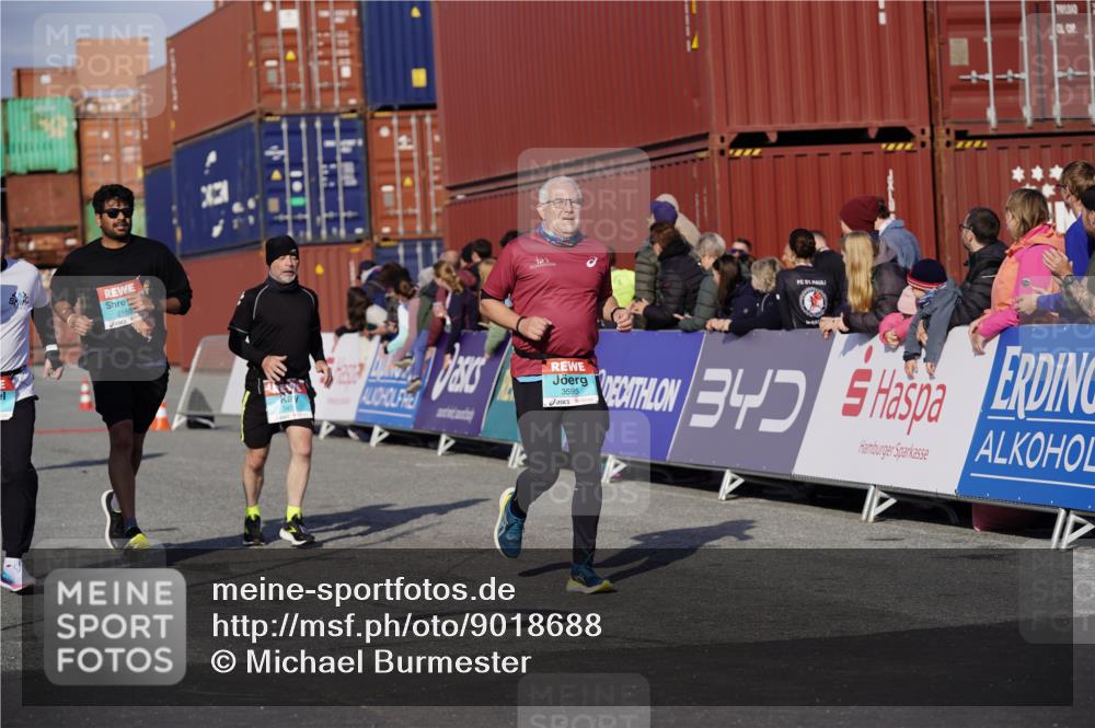 03.10.2025 - Köhlbrandbrückenlauf Michael Burmester http://msf.ph/oto/9018688 03.10.2025 10:18:36 Ziel 1614, 1619, 2168, 2785, 3180, 3419, 3541, 3595, 3698 meine-sportfotos.de