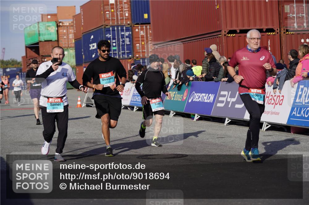 03.10.2025 - Köhlbrandbrückenlauf Michael Burmester http://msf.ph/oto/9018694 03.10.2025 10:18:37 Ziel 1614, 1619, 2168, 2785, 3180, 3419, 3541, 3595, 3698 meine-sportfotos.de