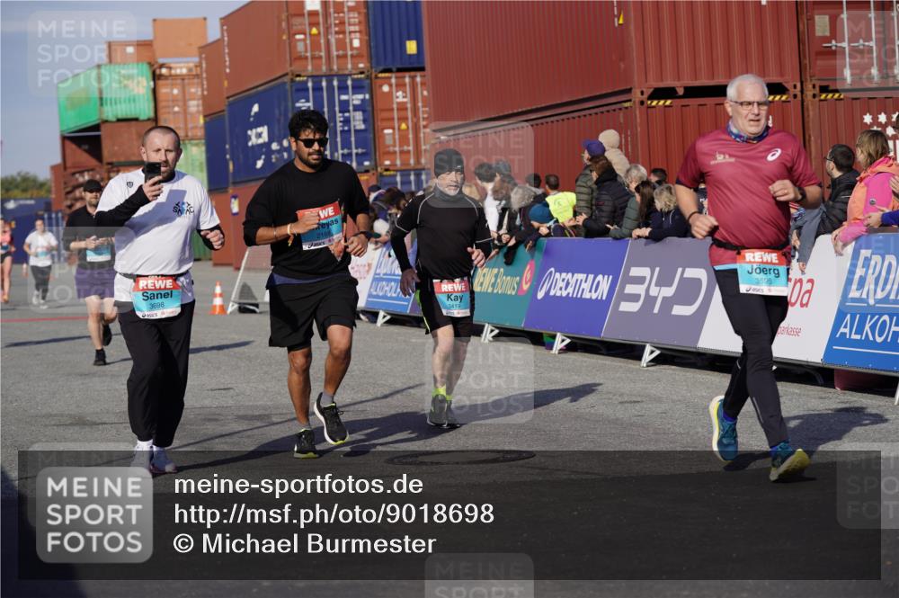 03.10.2025 - Köhlbrandbrückenlauf Michael Burmester http://msf.ph/oto/9018698 03.10.2025 10:18:37 Ziel 1614, 1619, 2168, 2785, 3180, 3419, 3541, 3595, 3698 meine-sportfotos.de