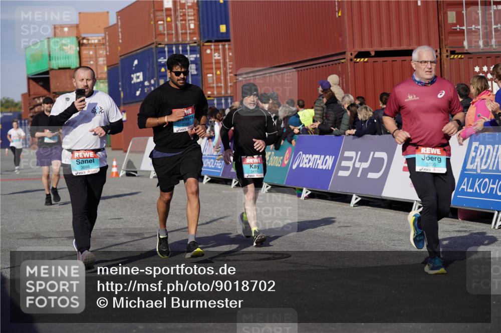 03.10.2025 - Köhlbrandbrückenlauf Michael Burmester http://msf.ph/oto/9018702 03.10.2025 10:18:37 Ziel 1614, 1619, 2168, 2785, 3180, 3419, 3541, 3595, 3698 meine-sportfotos.de