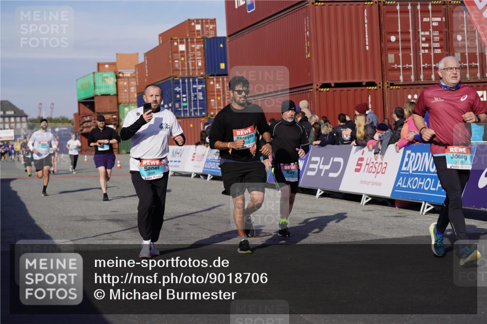03.10.2025 - Köhlbrandbrückenlauf Michael Burmester http://msf.ph/oto/9018706 03.10.2025 10:18:38 Ziel 1614, 1619, 2168, 2785, 3419, 3541, 3595, 3698 meine-sportfotos.de