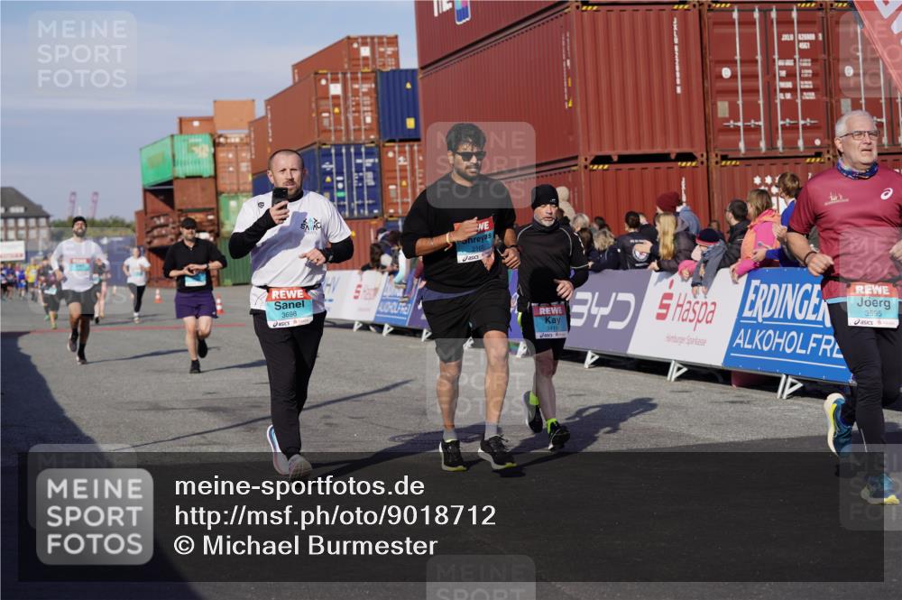 03.10.2025 - Köhlbrandbrückenlauf Michael Burmester http://msf.ph/oto/9018712 03.10.2025 10:18:38 Ziel 1614, 1619, 2168, 2785, 3419, 3541, 3595, 3698 meine-sportfotos.de