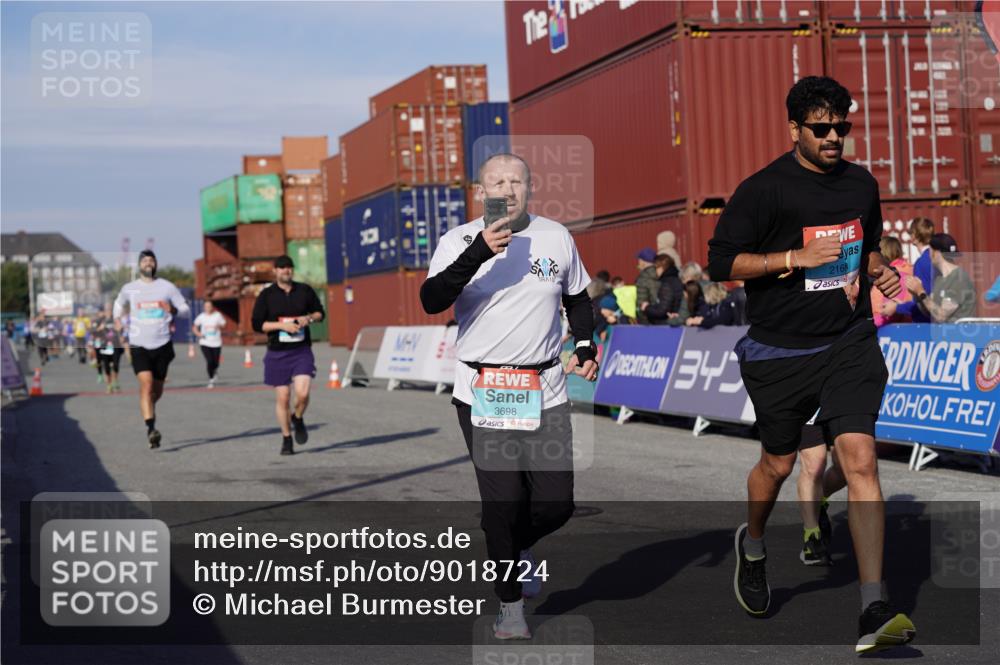 03.10.2025 - Köhlbrandbrückenlauf Michael Burmester http://msf.ph/oto/9018724 03.10.2025 10:18:38 Ziel 1614, 1619, 2168, 2785, 3419, 3541, 3595, 3698 meine-sportfotos.de
