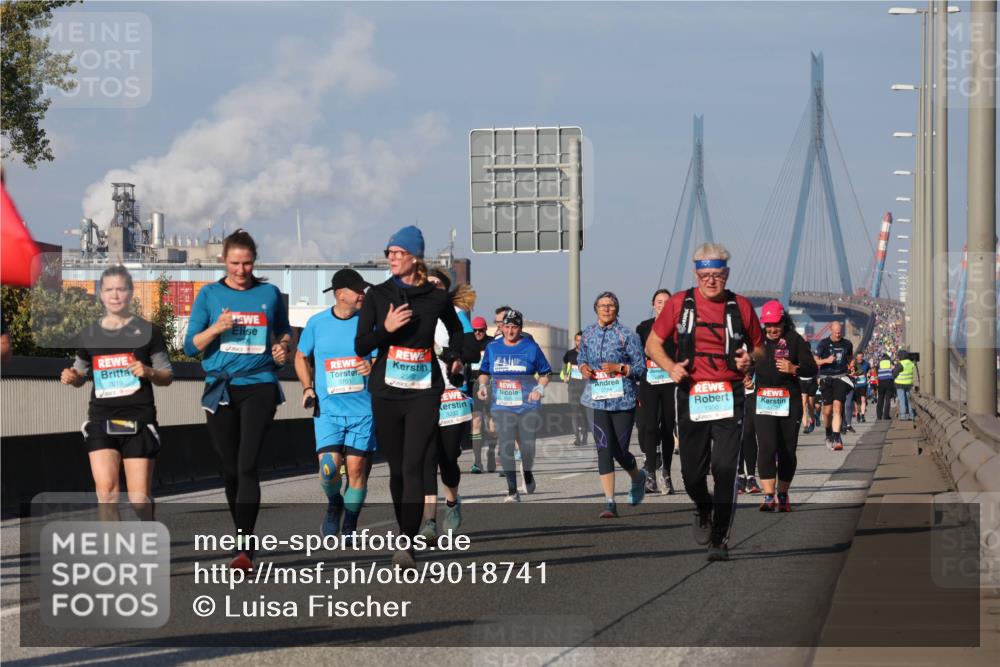 03.10.2025 - Köhlbrandbrückenlauf Luisa Fischer http://msf.ph/oto/9018741 03.10.2025 11:08:03 Position 3 2019, 3703, 3232, 1930 meine-sportfotos.de