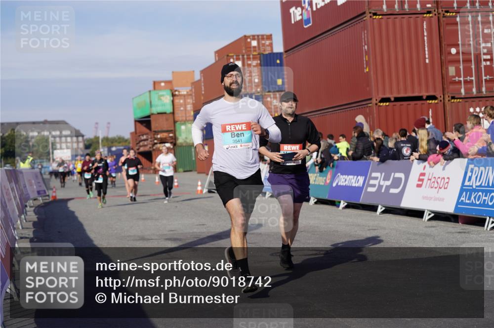 03.10.2025 - Köhlbrandbrückenlauf Michael Burmester http://msf.ph/oto/9018742 03.10.2025 10:18:41 Ziel 1580, 1885, 2168, 2508, 2785, 3419, 3541, 3595, 3698 meine-sportfotos.de
