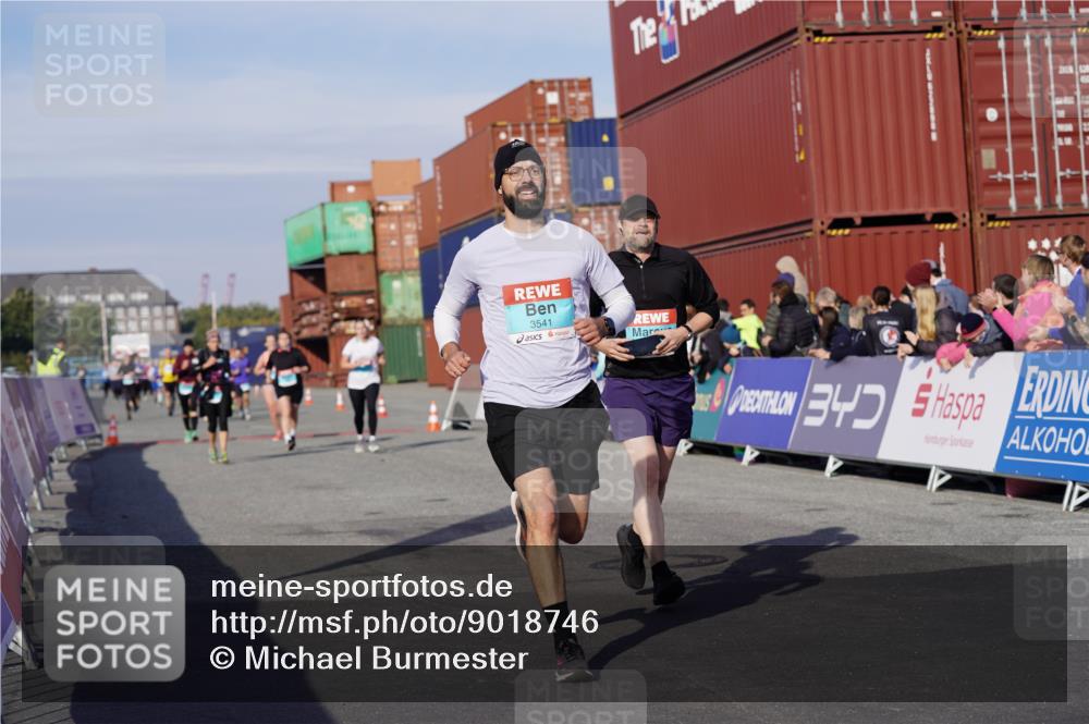 03.10.2025 - Köhlbrandbrückenlauf Michael Burmester http://msf.ph/oto/9018746 03.10.2025 10:18:41 Ziel 1580, 1885, 2168, 2508, 2785, 3419, 3541, 3595, 3698 meine-sportfotos.de