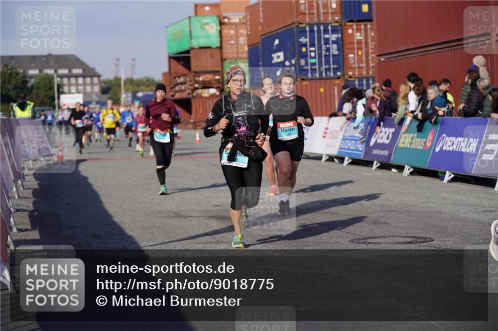03.10.2025 - Köhlbrandbrückenlauf Michael Burmester http://msf.ph/oto/9018775 03.10.2025 10:18:46 Ziel 1580, 1885, 2124, 2508, 2867, 3541 meine-sportfotos.de