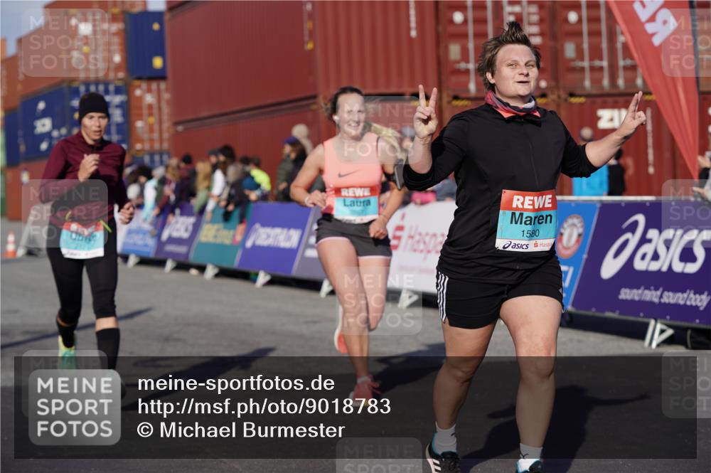 03.10.2025 - Köhlbrandbrückenlauf Michael Burmester http://msf.ph/oto/9018783 03.10.2025 10:18:49 Ziel 1212, 1295, 1580, 1868, 1885, 2124, 2508, 2867, 3587 meine-sportfotos.de