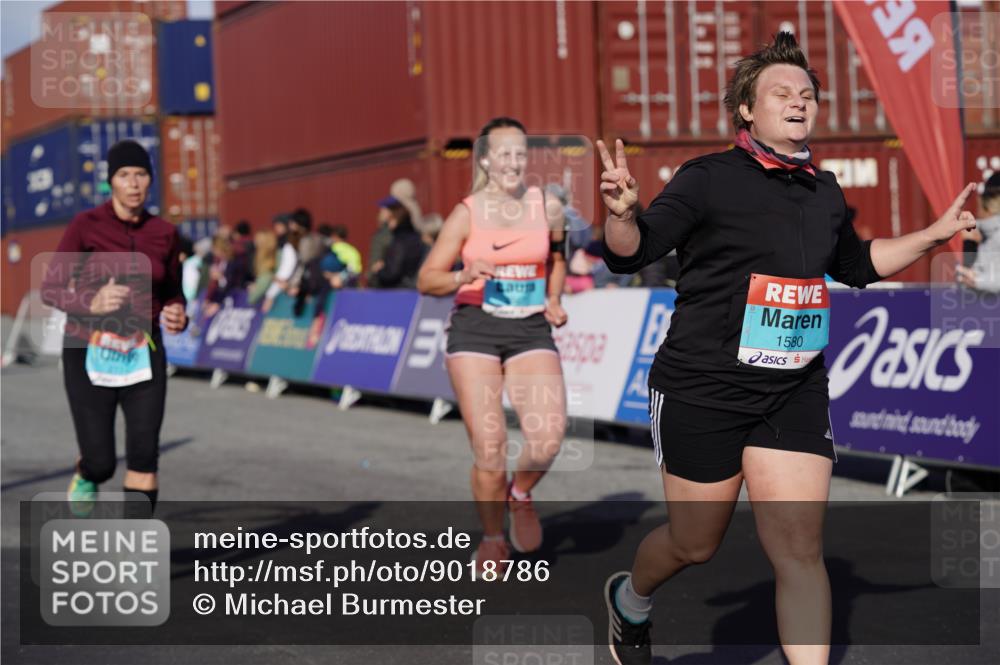 03.10.2025 - Köhlbrandbrückenlauf Michael Burmester http://msf.ph/oto/9018786 03.10.2025 10:18:49 Ziel 1212, 1295, 1580, 1868, 1885, 2124, 2508, 2867, 3587 meine-sportfotos.de