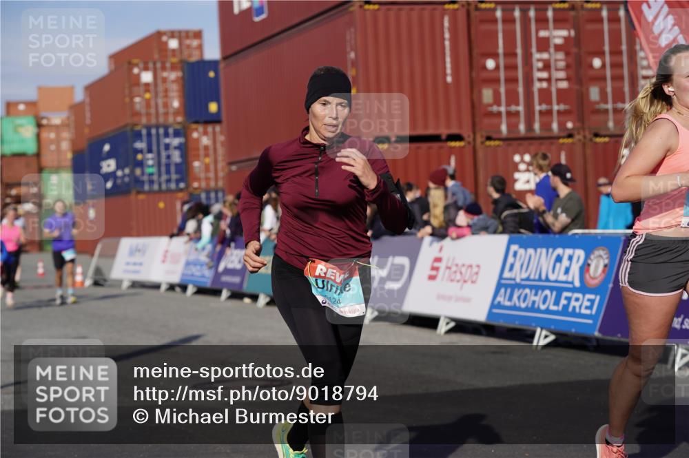 03.10.2025 - Köhlbrandbrückenlauf Michael Burmester http://msf.ph/oto/9018794 03.10.2025 10:18:50 Ziel 1212, 1295, 1580, 1868, 1885, 2124, 2508, 2867, 3050, 3587 meine-sportfotos.de