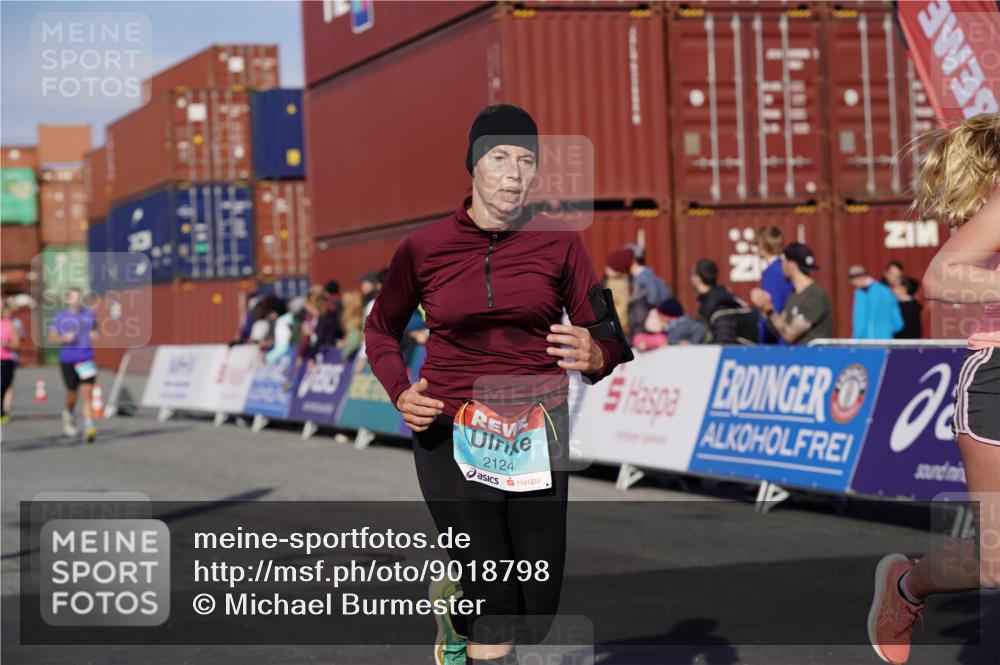 03.10.2025 - Köhlbrandbrückenlauf Michael Burmester http://msf.ph/oto/9018798 03.10.2025 10:18:50 Ziel 1212, 1295, 1580, 1868, 1885, 2124, 2508, 2867, 3050, 3587 meine-sportfotos.de