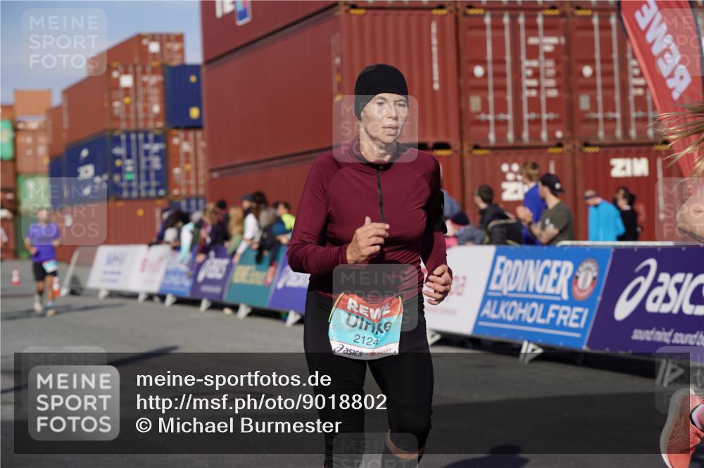 03.10.2025 - Köhlbrandbrückenlauf Michael Burmester http://msf.ph/oto/9018802 03.10.2025 10:18:50 Ziel 1212, 1295, 1580, 1868, 1885, 2124, 2508, 2867, 3050, 3587 meine-sportfotos.de