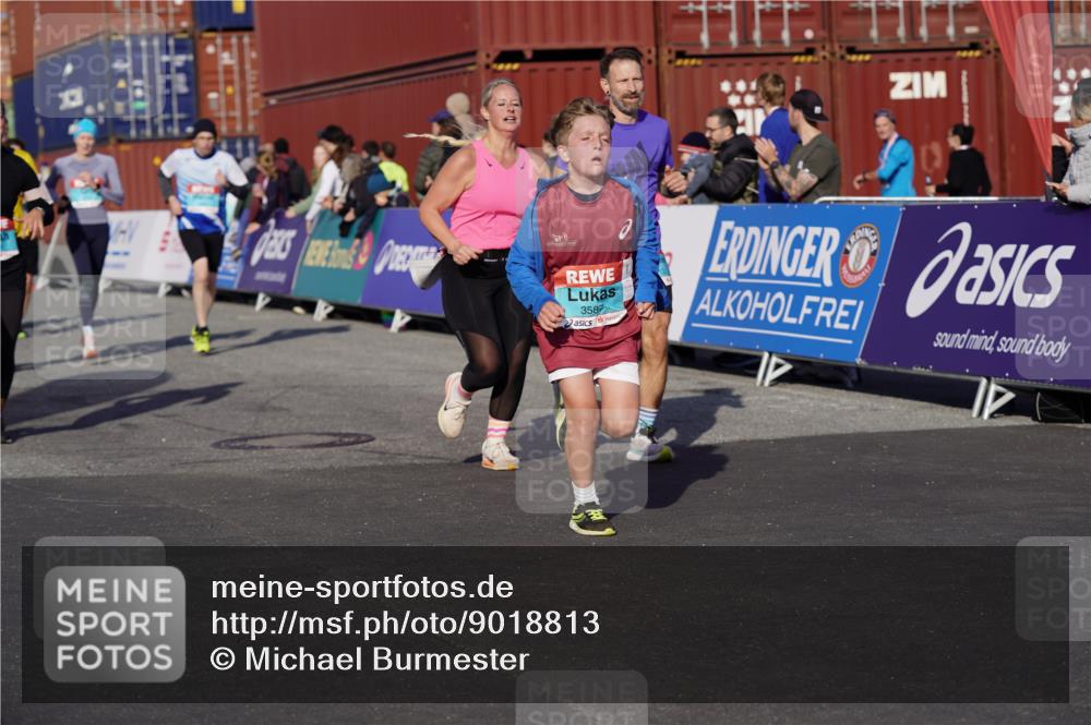 03.10.2025 - Köhlbrandbrückenlauf Michael Burmester http://msf.ph/oto/9018813 03.10.2025 10:18:55 Ziel 1166, 1212, 1295, 1862, 1868, 2009, 2010, 2675, 3050, 3051, 3587 meine-sportfotos.de