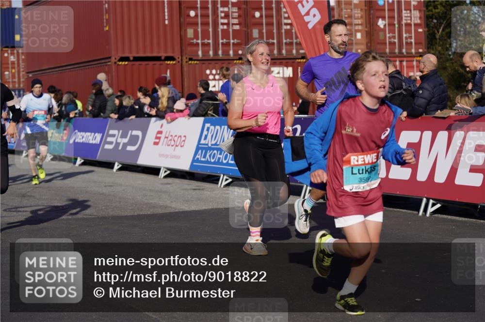 03.10.2025 - Köhlbrandbrückenlauf Michael Burmester http://msf.ph/oto/9018822 03.10.2025 10:18:56 Ziel 1166, 1212, 1295, 1862, 1868, 2009, 2010, 2675, 3050, 3051, 3587 meine-sportfotos.de