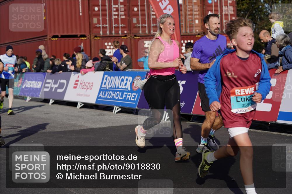 03.10.2025 - Köhlbrandbrückenlauf Michael Burmester http://msf.ph/oto/9018830 03.10.2025 10:18:57 Ziel 1166, 1212, 1295, 1862, 1868, 2009, 2010, 2675, 3050, 3051, 3505, 3506, 3587 meine-sportfotos.de