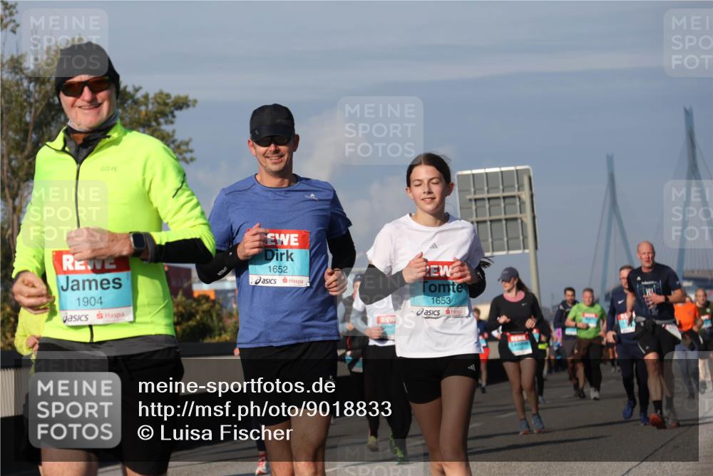 03.10.2025 - Köhlbrandbrückenlauf Luisa Fischer http://msf.ph/oto/9018833 03.10.2025 11:08:18 Position 3 1904, 1652, 1653 meine-sportfotos.de